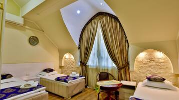 Desk, laptop workspace, free WiFi