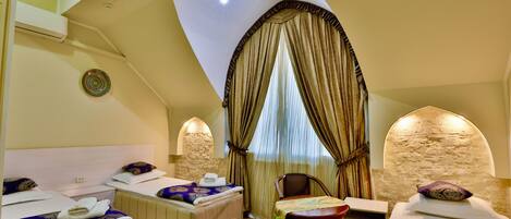 Classic Triple Room, City View | Desk, laptop workspace, free WiFi