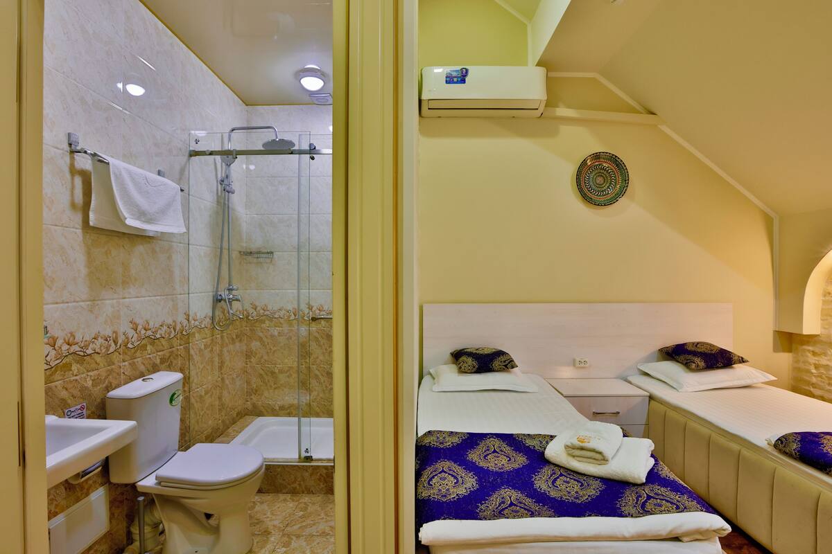 Chambre Classique avec lits jumeaux, vue ville | Bureau, espace de travail pour ordinateur portable, Wi-Fi gratuit