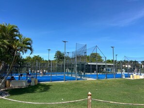 Sports court - 4-bedroom apartment in beautiful Punta Cana with AC and electricity INCLUDED (Punta Cana)