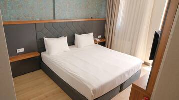 Standard Room | Desk, laptop workspace, free WiFi