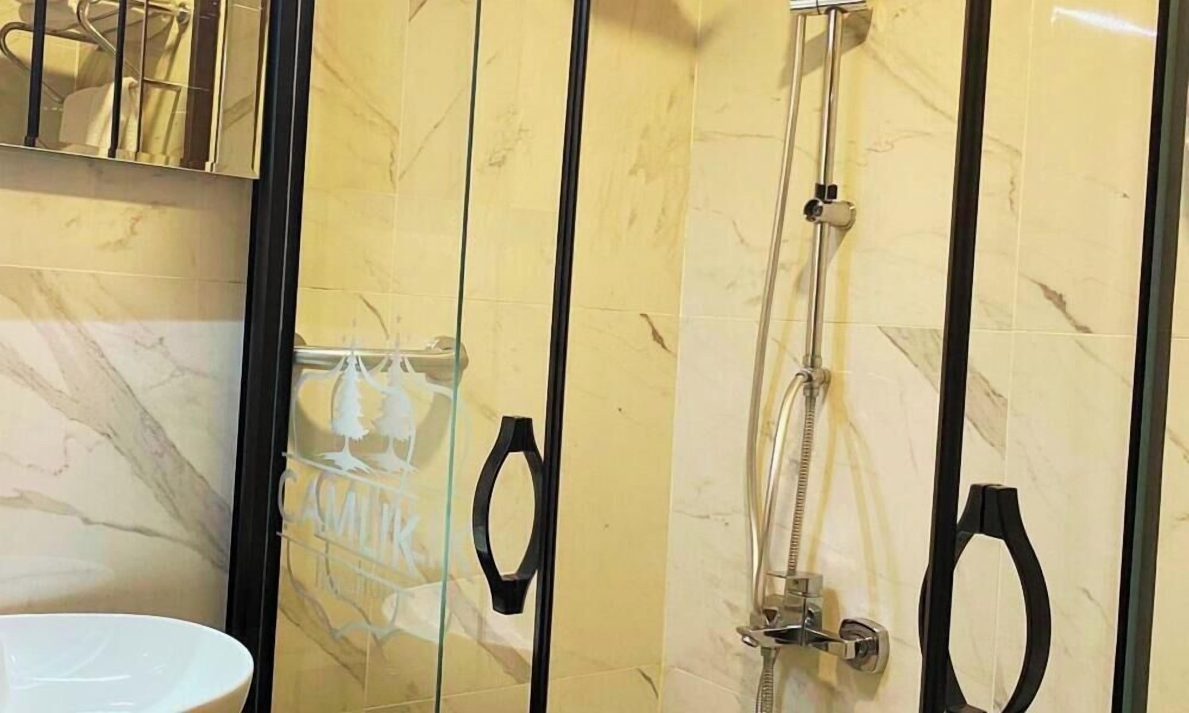 Standard Room | Bathroom | Free toiletries, hair dryer, towels, soap