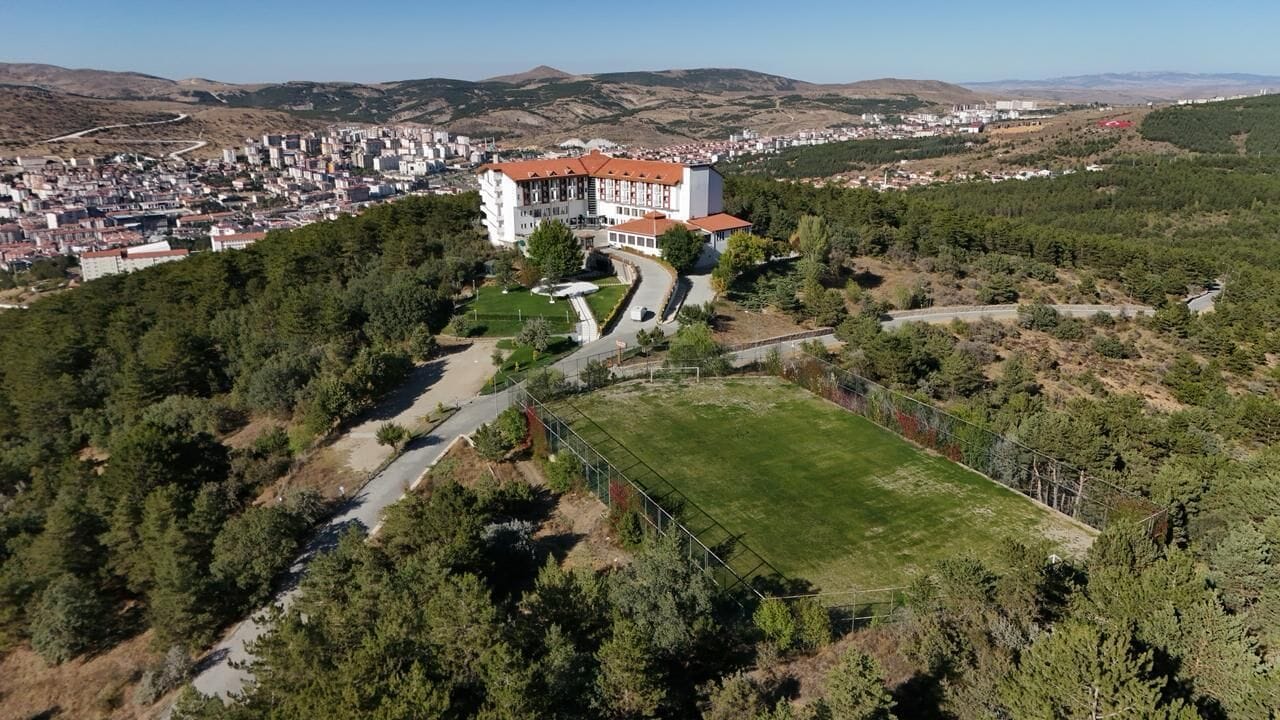 Vista frontal de la propiedad