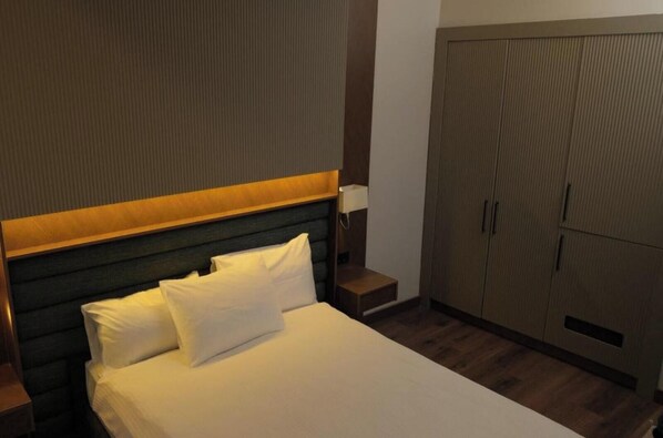 Standard Room | Desk, laptop workspace, free WiFi