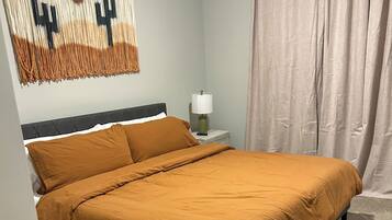 5 bedrooms, iron/ironing board, WiFi, bed sheets