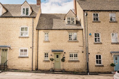 Beautiful 3 BD Home in Chipping Norton