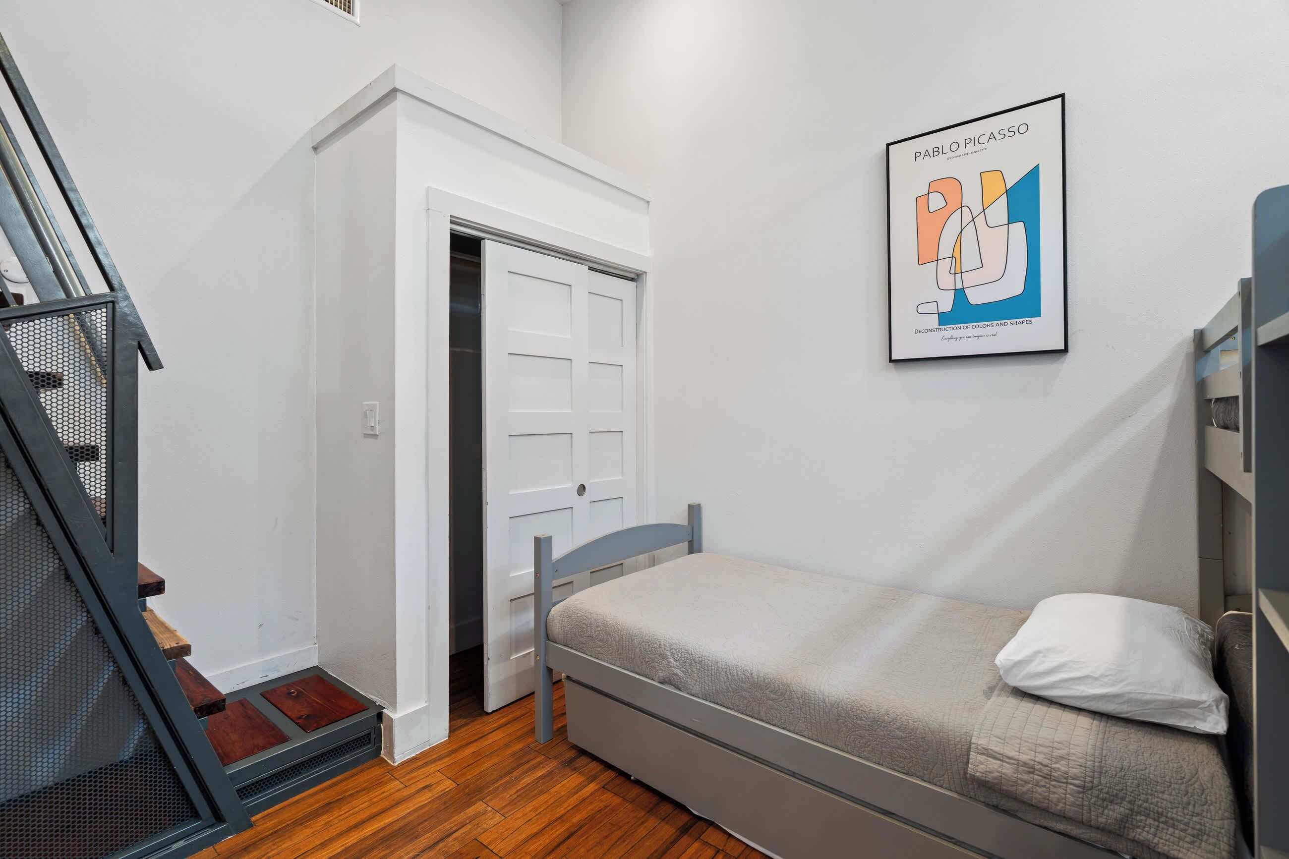 3 soverom, skrivebord, strykejern/-brett og wi-fi (inkludert)