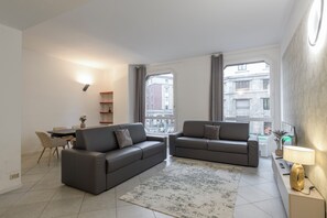 Suite Santo Stefano 3 | Área de sala de estar | Televisión de pantalla plana 