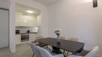 Suite Santo Stefano 3 | Cozinha privada | Geladeira grande, micro-ondas, fogão, cooktop