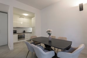 Suite Santo Stefano 3 | ครัวส่วนตัว | ตู้เย็นขนาดใหญ่, ไมโครเวฟ, เตาอบ, เตาประกอบอาหาร