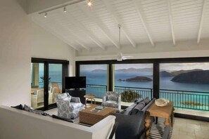 TV, offices - Luxury 6BR Villa with Pool & Stunning Ocean Views! (Central)