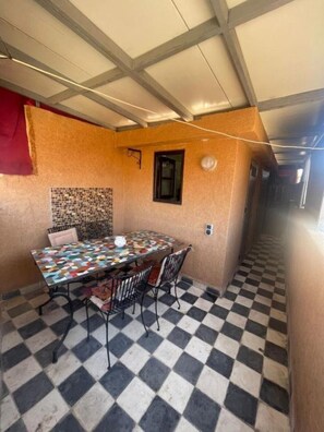 تناول الطعام بالخارج