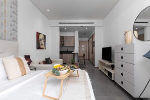 House - Serene Studio Escape w Balcony in JVC (Dubai)