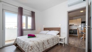 Apartment | 2 Schlafzimmer, Bügeleisen/Bügelbrett, individuell eingerichtet