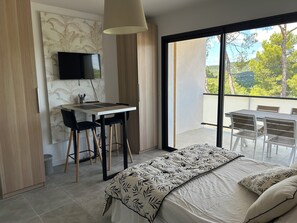 Accès Internet, draps fournis