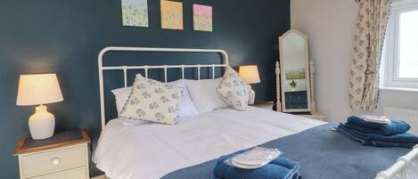 4 bedrooms, individually decorated, individually furnished, free WiFi