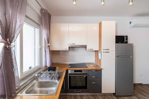 Private kitchen - Villa by Bacina Lakes for 25 Guests (Zadar)