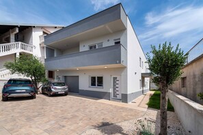 Unclassified image, 5 of 45, button - Villa by Bacina Lakes for 25 Guests (Zadar)