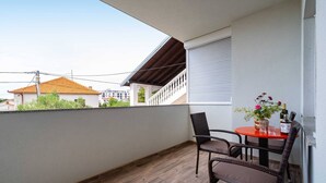 Apartment | Balcony - Villa by Bacina Lakes for 25 Guests (Zadar)