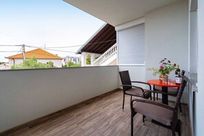 Apartment | Balcony - Villa by Bacina Lakes for 25 Guests (Zadar)