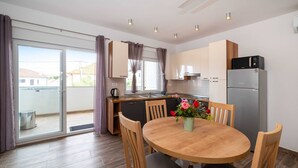 Apartment | Dining - Villa by Bacina Lakes for 25 Guests (Zadar)