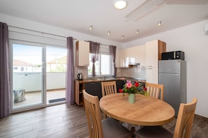 Apartment | Dining - Villa by Bacina Lakes for 25 Guests (Zadar)