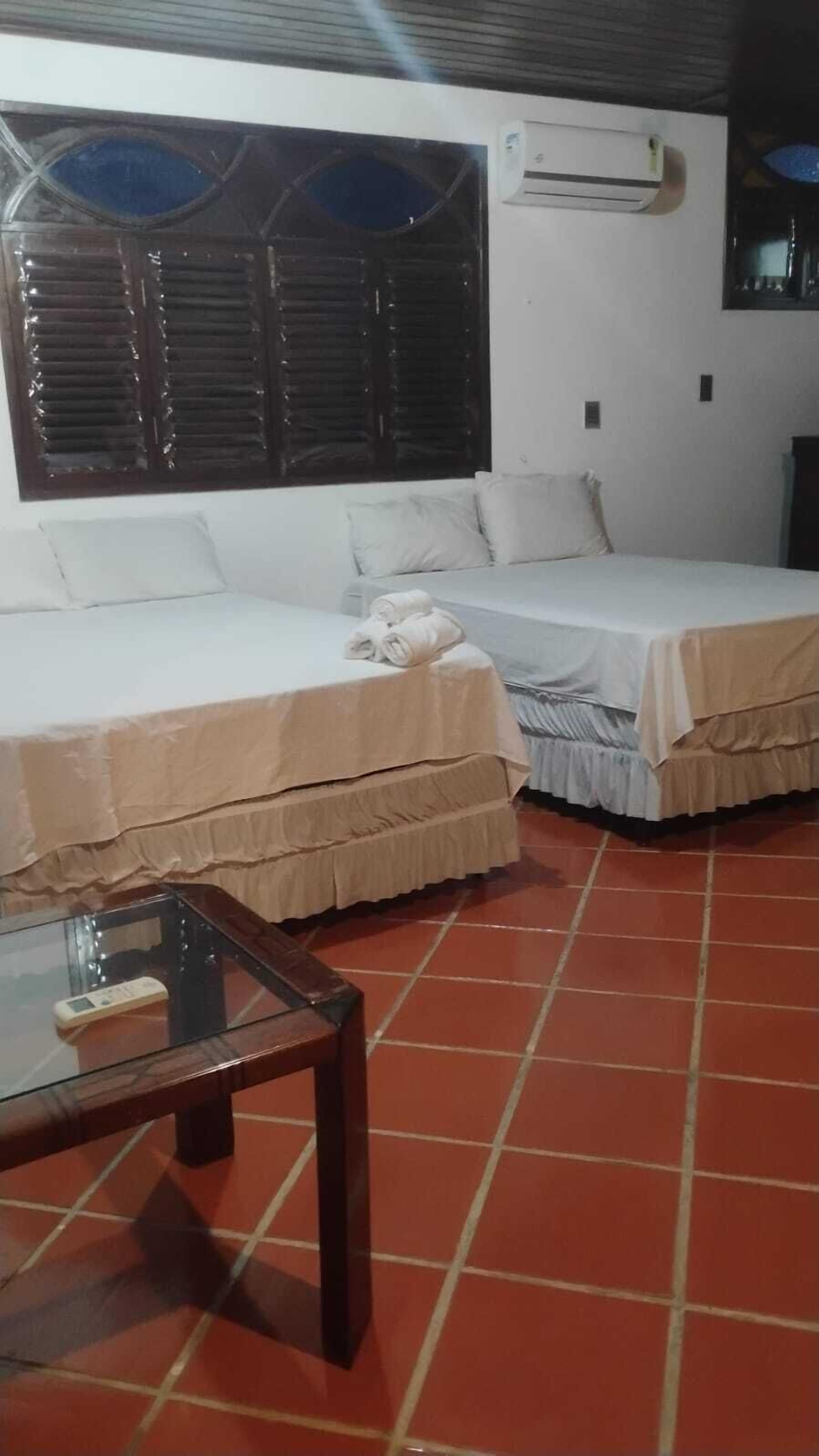 Chambre Familiale, vue jardin | Wi-Fi gratuit, draps fournis