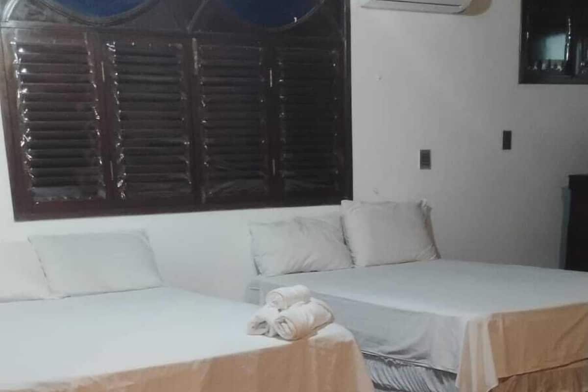 Comfort fyrbäddsrum - utsikt mot trädgården | Gratis wi-fi