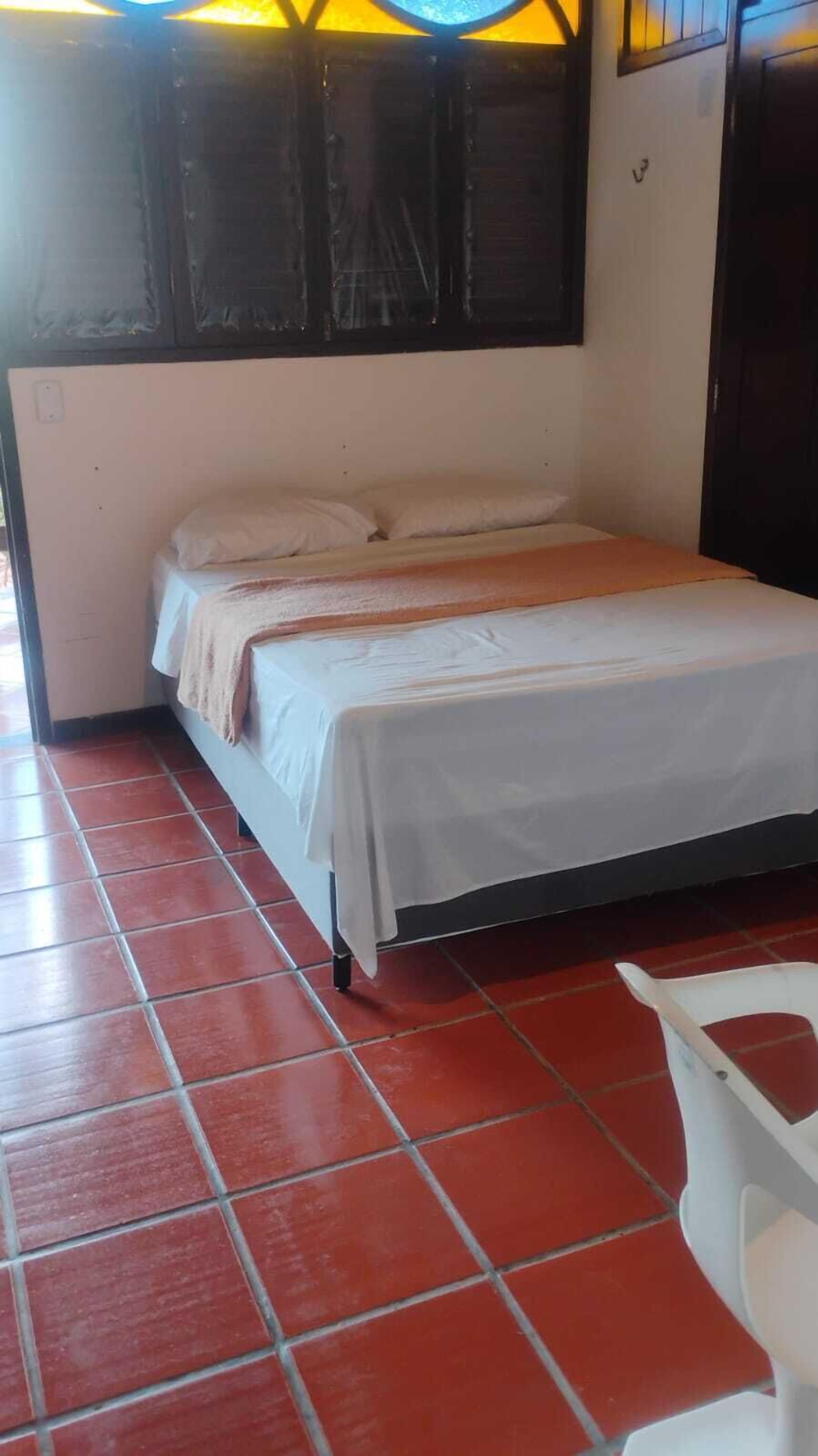 Habitación individual económica | Wifi gratis y ropa de cama 