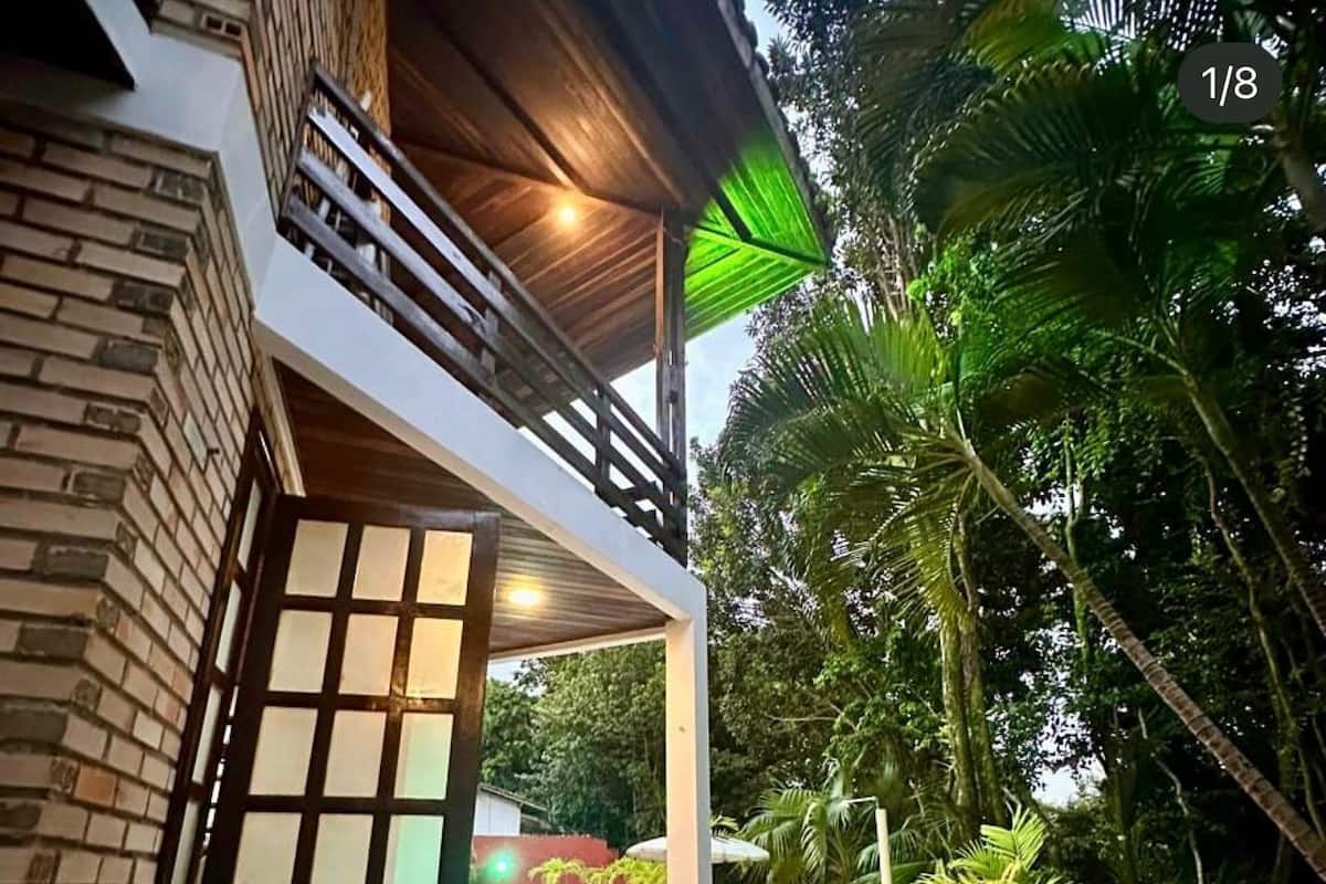 Stuga - balkong - utsikt mot trädgården | Gratis wi-fi