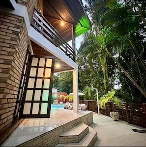 Stuga - balkong - utsikt mot trädgården | Gratis wi-fi