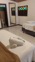 Habitación cuádruple básica | Wifi gratis y ropa de cama