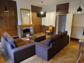 TV - Apartment with character (Basse-Rentgen)