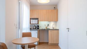 Standard Room, 1 Double Bed, Non Smoking | Free WiFi, bed sheets