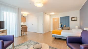Standard Room, 1 Double Bed, Non Smoking | Free WiFi, bed sheets