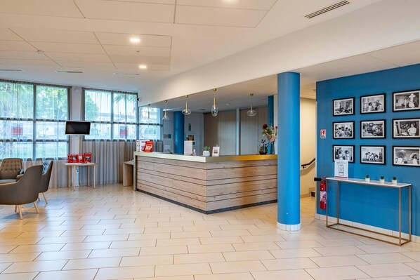 Lobby - Quality Suites Rochefort (Rochefort)