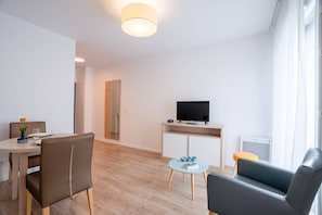 Apartment 1 room | Free WiFi, bed sheets - Quality Aparthotel Bourgoin-Jallieu (Bourgoin-Jallieu)