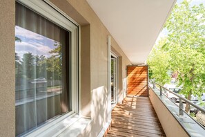 Room, 1 Queen Bed, Non Smoking (Upgrade) - Quality Suites Lyon L'Isle-d'Abeau (L'Isle-d'Abeau)