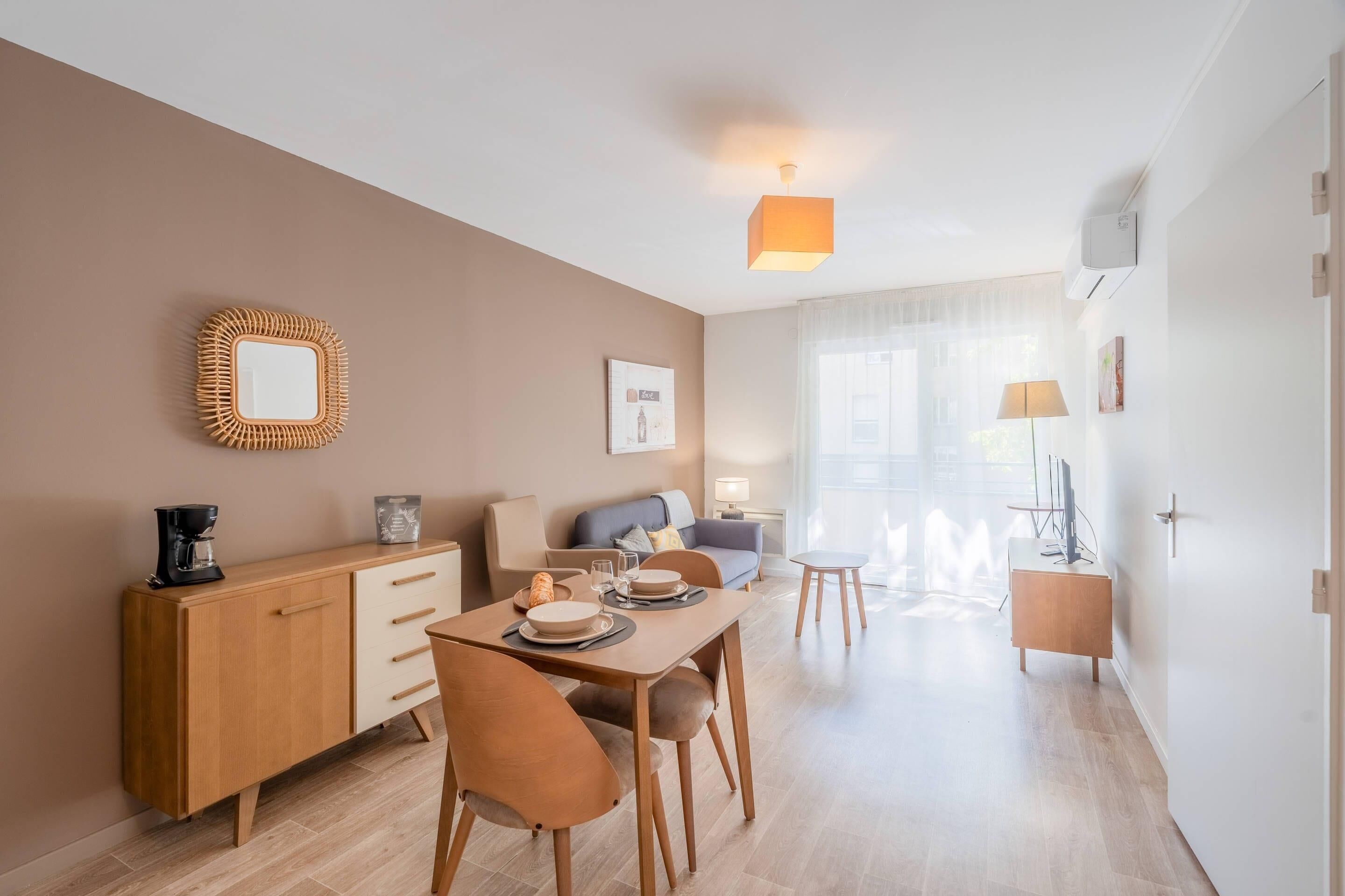 Kamer, 1 queensize bed met slaapbank, niet-roken (Upgrade) | Woonruimte