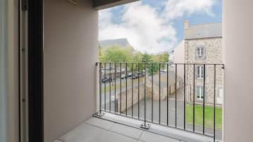 Apartment, 1 Bedroom | WiFi (free), bed sheets