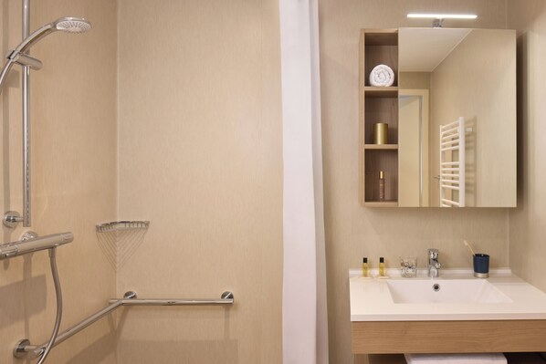 A modern bathroom with a shower, a sink, and a mirror. - Quality Aparthotel Voiron (Voiron)