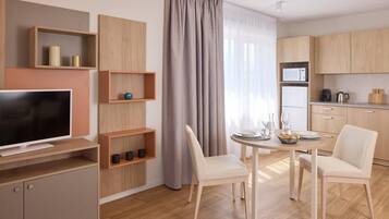 Suite, 2 Queen Beds, Non Smoking | Living area