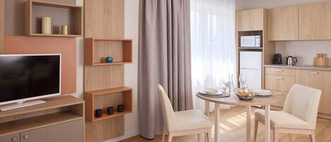 Suite, 2 Queen Beds, Non Smoking | Living area