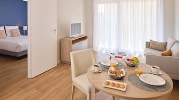 Huone, 1 keskisuuri parisänky ja vuodesohva, tupakointi kielletty (Upgrade) | Ilmainen Wi-Fi, vuodevaatteet