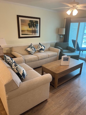 32-inch Smart TV with digital channels - Tropical Sands Resort (Fort Myers Beach)