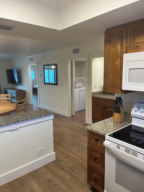 Fridge, microwave, oven, stovetop - Tropical Sands Resort (Fort Myers Beach)