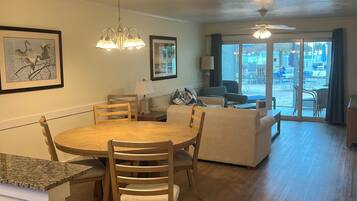 Signature Condo, 2 Bedrooms, Balcony, Beachside | In-room dining