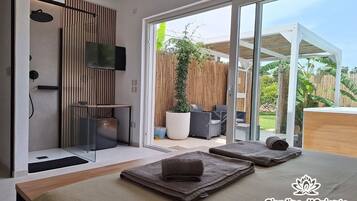 Quarto superior, varanda, vista para o jardim | Roupas de cama premium, edredons de pluma, escrivaninha