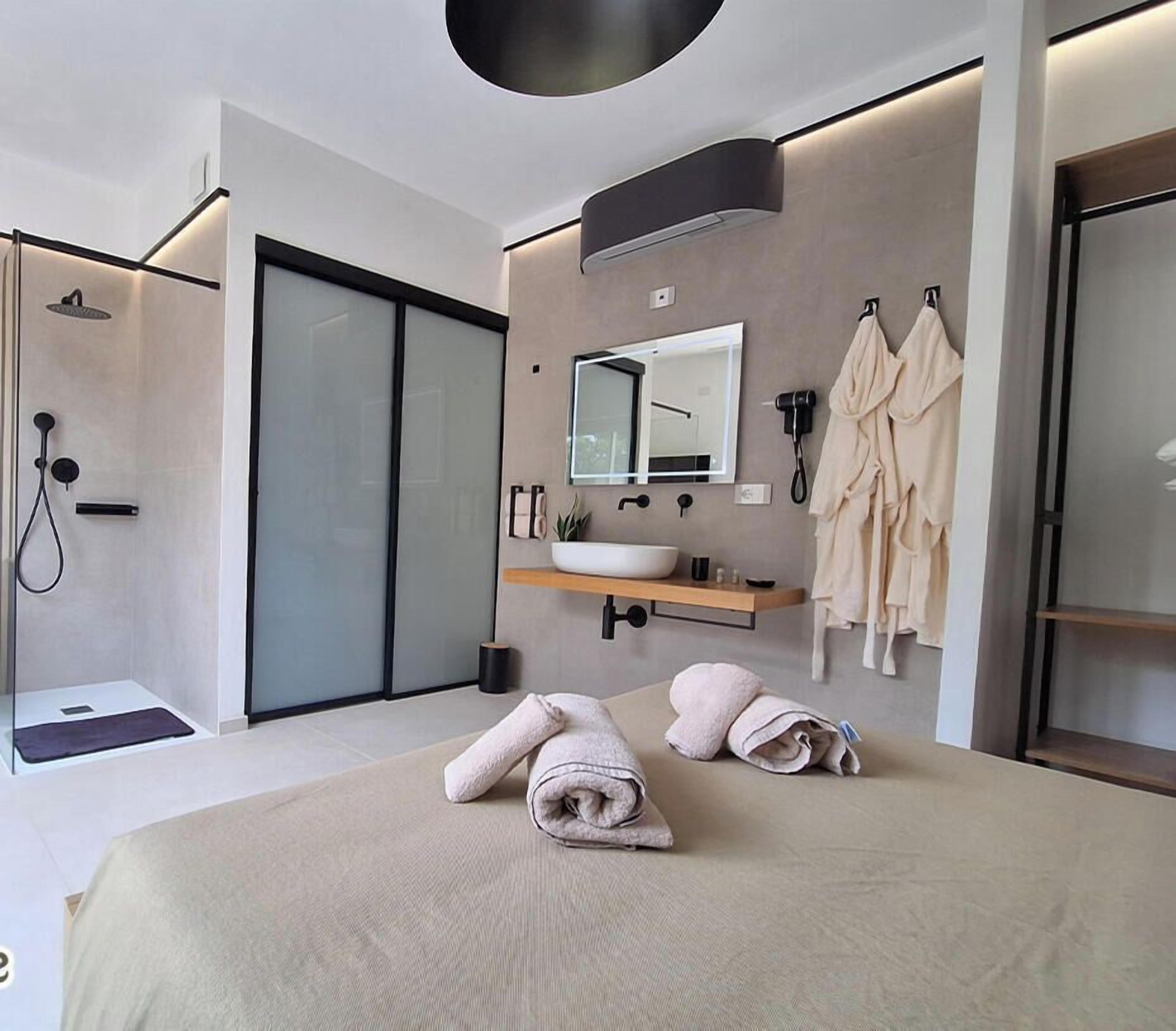 Chambre Supérieure, patio, vue jardin | Literie de qualité supérieure, couette en duvet d'oie, bureau
