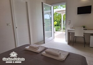 Basic Double Room, Garden View | Soundproofing, free WiFi